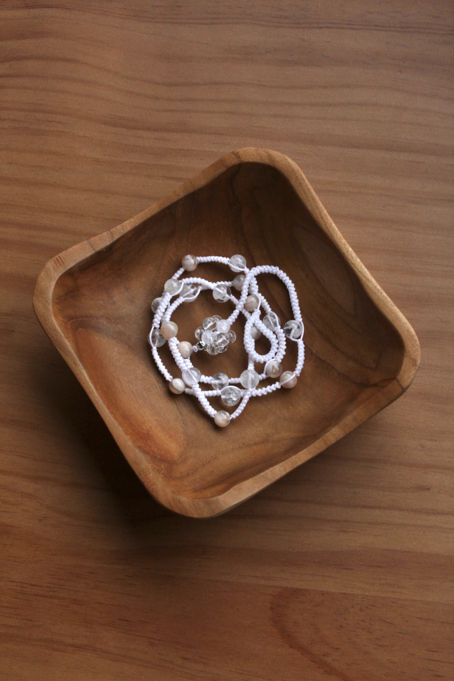 Loop Necklace in Seashell (preorder)